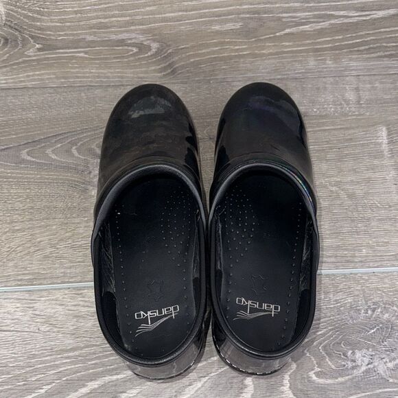 Dansko Professional Black Metallic Patent Leather Women’s Sz 8.5-9/EU 39 Clogs - Picture 5 of 10